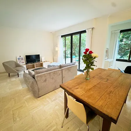 Apartment Le Jardin Des Tanneries By Uta House Paris
